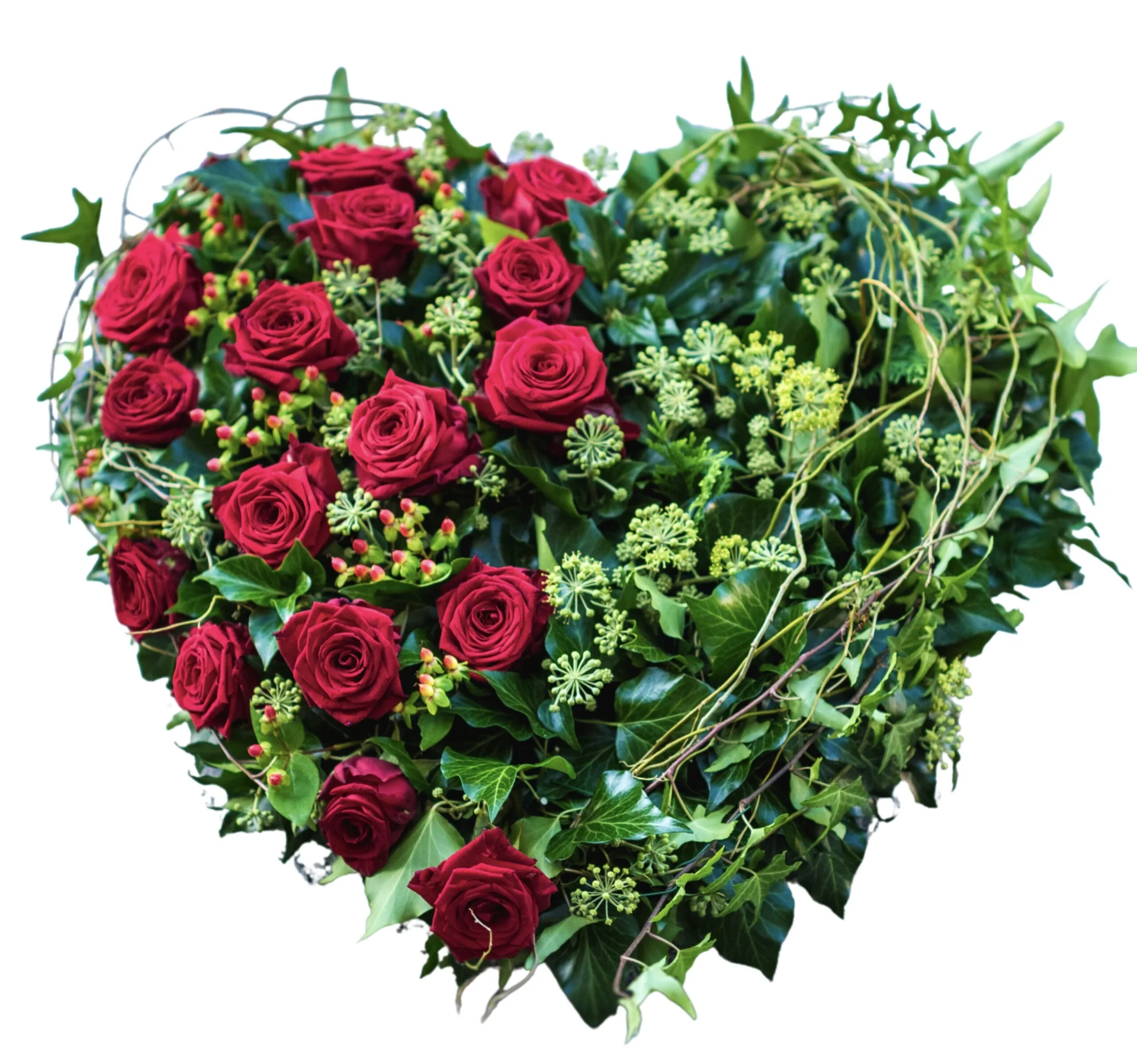 Bukiet roz w formie serca z czerwonymi różami i zielenią na ceremonię pogrzebową