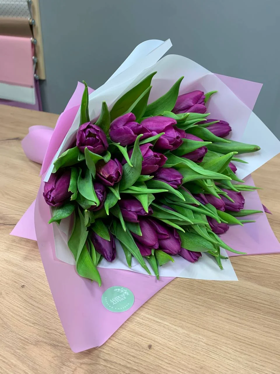 Bukiet fioletowych tulipanów z dostawą niska cena Milanówek