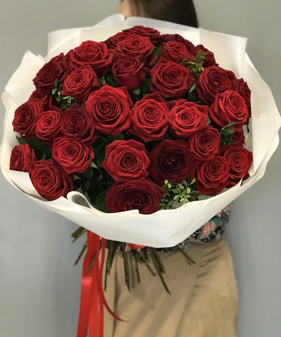 Bukiet róż – klasyczny bukiet czerwonych róż na prezent dla mamy