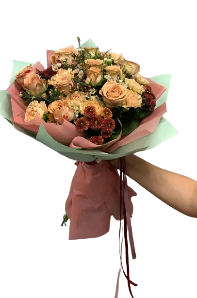 Subtelny bukiet z róż i delikatnych dodatków