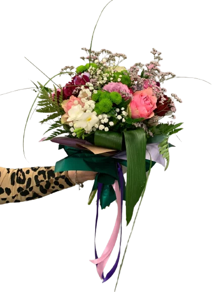 Bukiet mieszany z różami, gerberą, frezją – świeżość i subtelność w jednym bukiecie