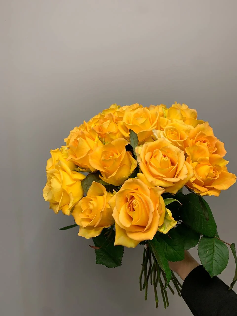 Słoneczny bukiet żółtych róż – subtelny i pełen uroku