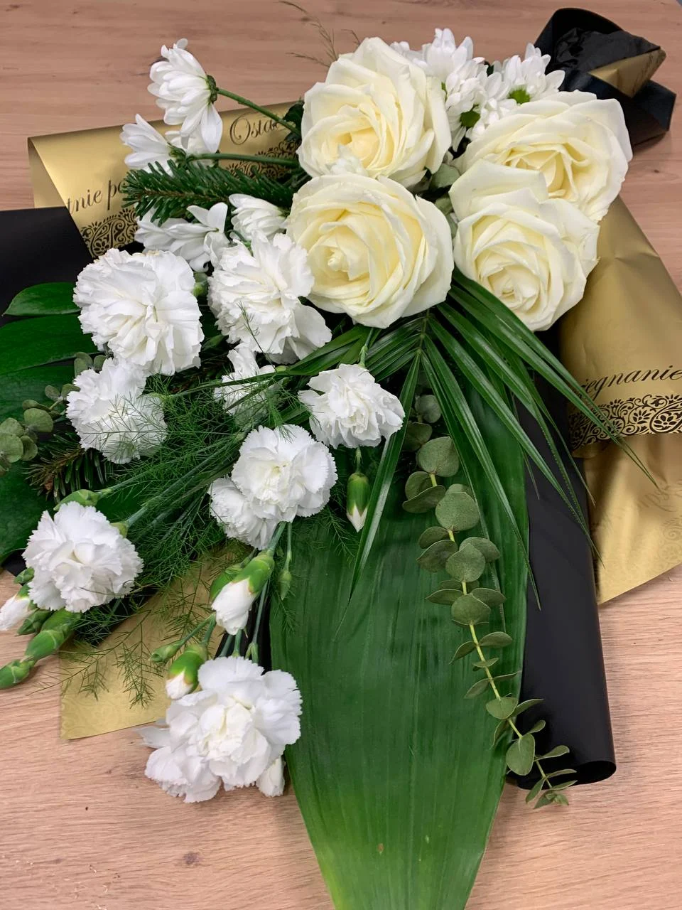 Bukiet pogrzebowy z róż, bukiet ostatnie orzegnanie z białych róż z dostawą niska cena Grodzisk Mazowiecki