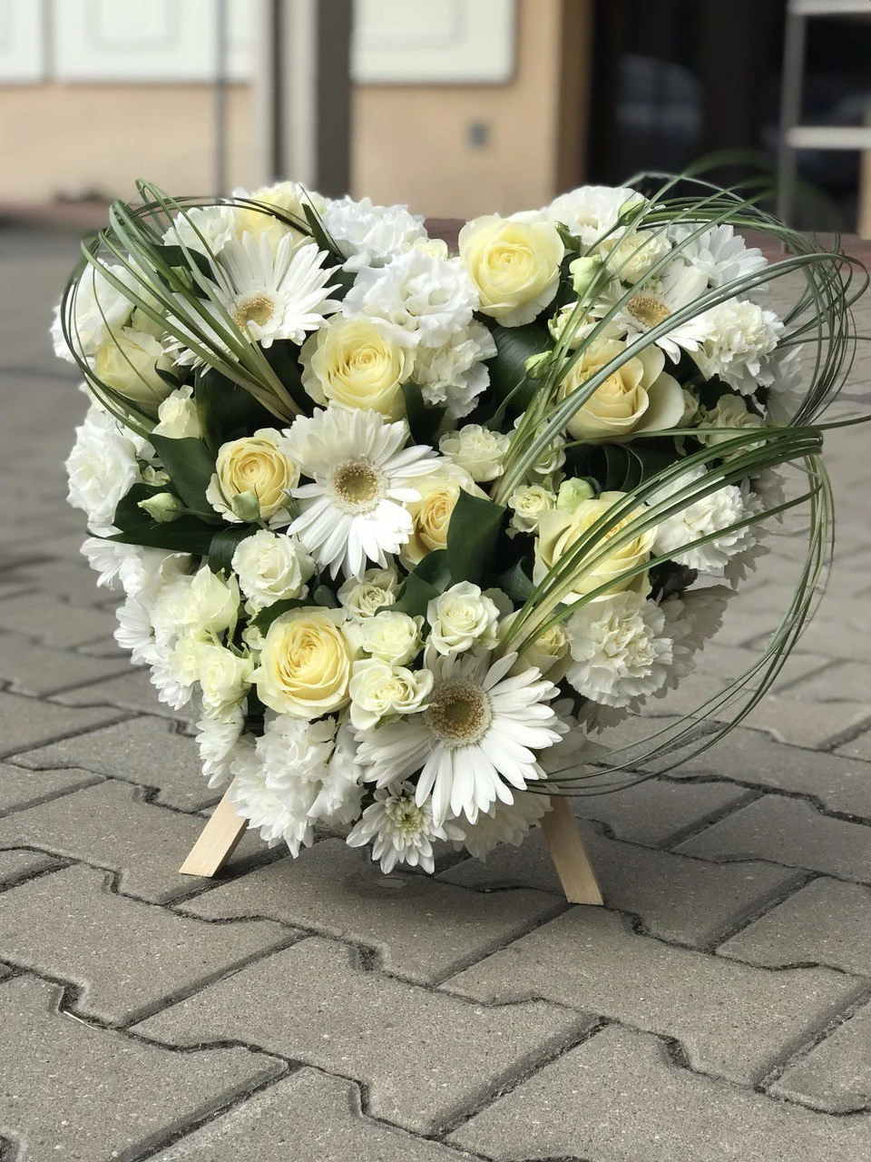 wienieć pogrzebowy w ksztalcie serca Błonie