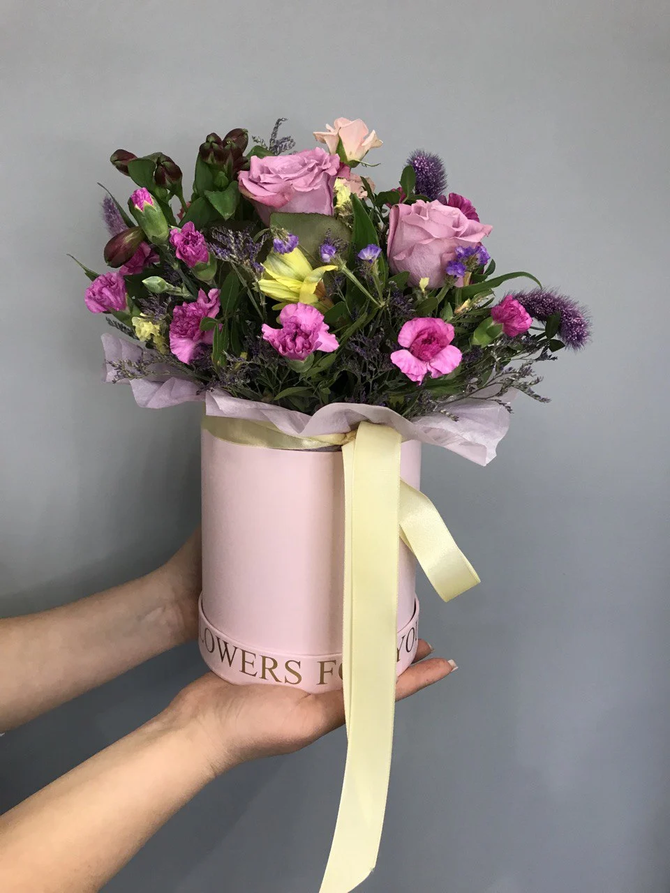 Flowerbox wiosenny – wyjątkowa kompozycja dla miłośników kwiatów