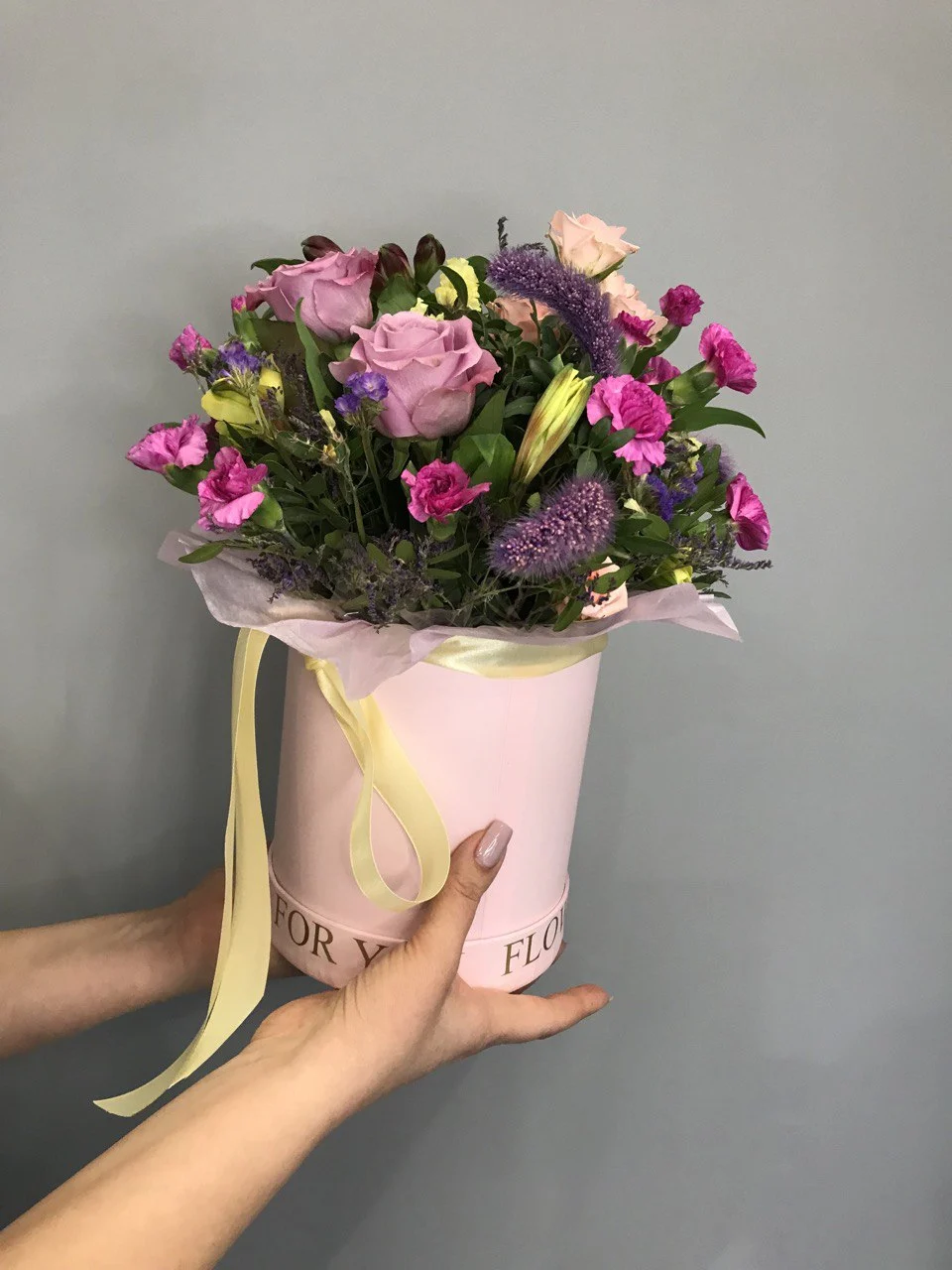 Flowerbox wiosenny – stylowa aranżacja z nutą romantyzmu