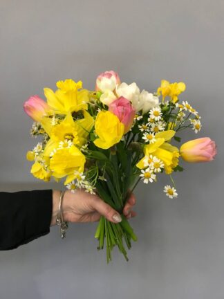Wiosenny mieszny bukiet (narcyz, frezja, tulipan) z dostawą niska cena