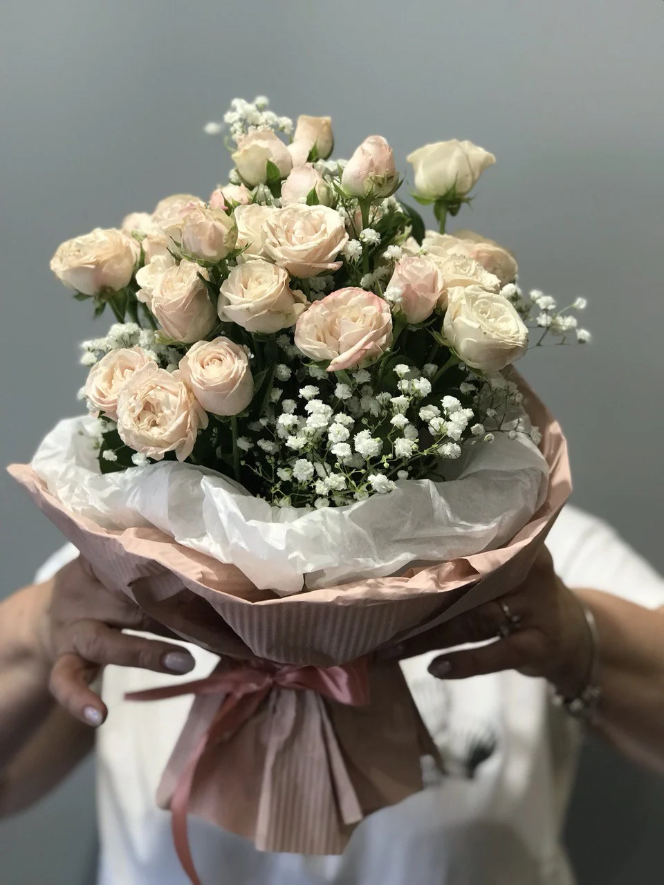 Bukiety z różami – elegancki bukiet w pastelowych tonacjach