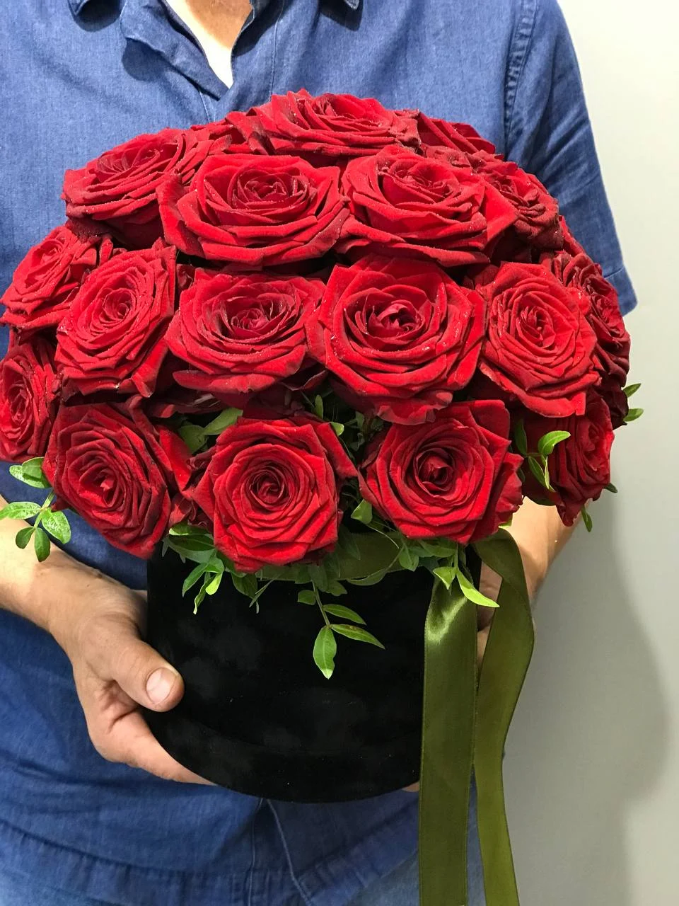 Flower box z czerwonymi różami w luksusowym pudełku