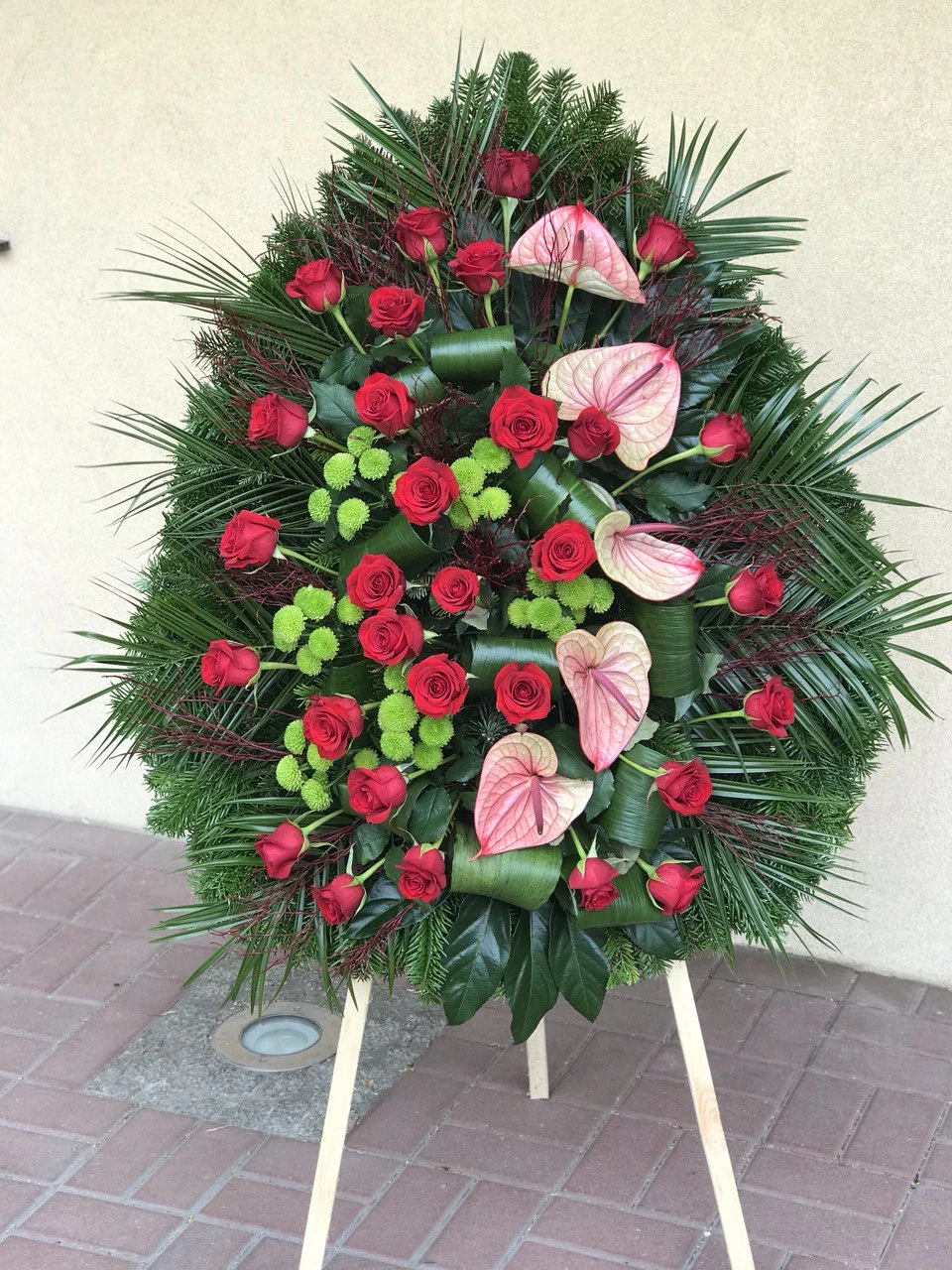 wieniec pogrzebowy róże z anturium