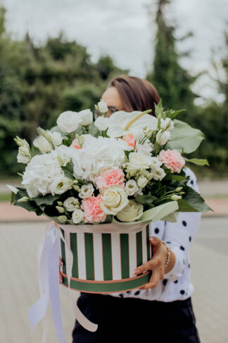 Flower box z kwiató żywych poczta kwiatowa Warszawa tanio