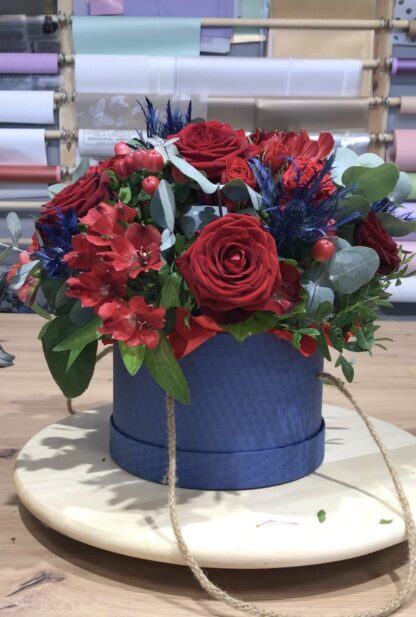 Czerwone róże w niebieskim pudełku Grodzisk Mazowiecki