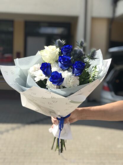 bukiet z niebieskich róż Pruszków