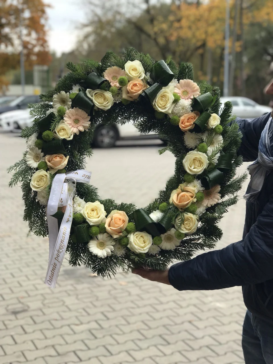 wieniec na cmentarz z żywych kwiatów Pruszków