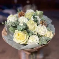 Bukiet zimowy z białych róż