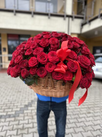 100 czerwonych róż w koszu poczta i kwiatowa dostawa Pruszków