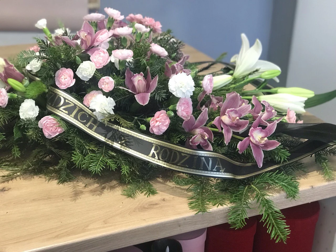 wiązanka pogrzebowa z lilią Pruszków