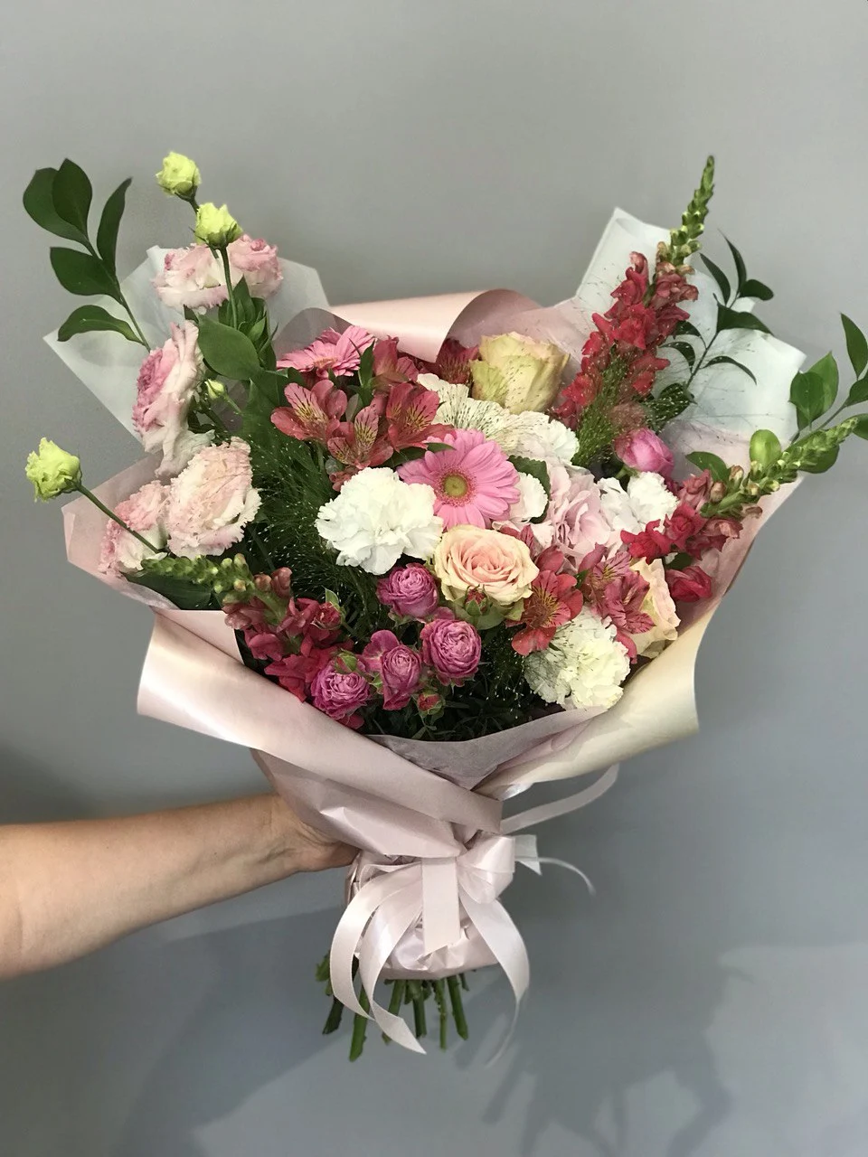 Bukiet z hortensją i różami – luksusowa kompozycja dla wymagających