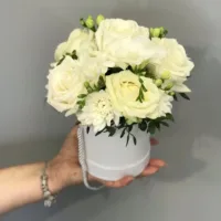 Flower box z białą różą