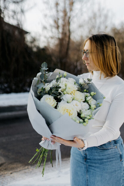 eustoma biała z białą różą dostawa kwiatowa Grodzisk