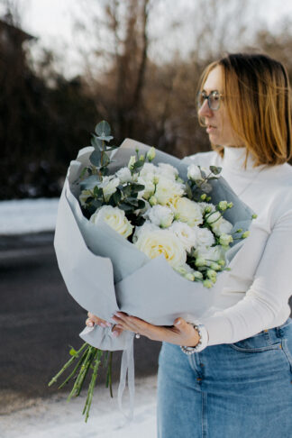 eustoma biała z białą różą dostawa kwiatowa Warszawa