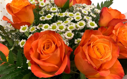 Bukiet pomaranczowe róże z margaretką z dostawą niska cena Grodzisk Mazowiecki