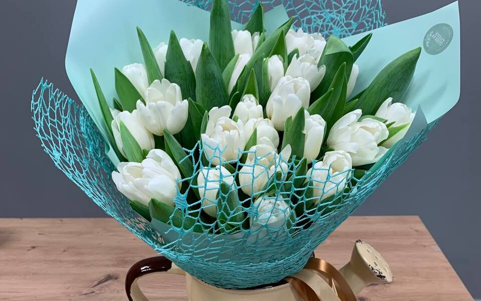 Bukiet białych tulipanów z dostawą niska cena Pruszków