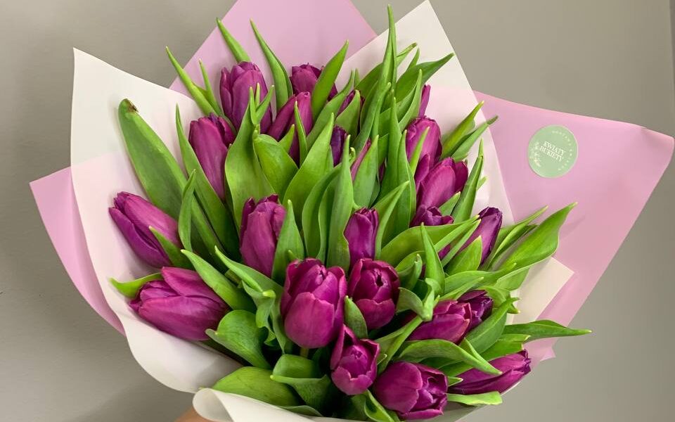Bukiet fioletowych tulipanów z dostawą niska cena Grodzisk Mazowiecki
