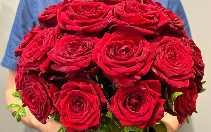 Flower box czerwone roze darmowa dostawa