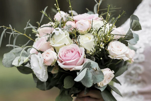 Idealne kwiaty na ślub – jakie one są?