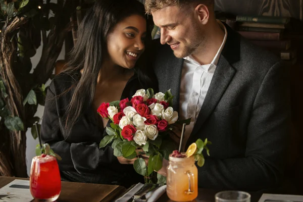 Bukiet na pierwszą randkę – jak wybrać najlepszy?