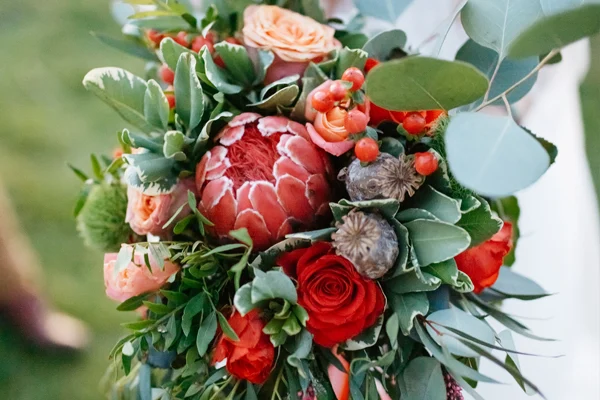 Jasny i nietypowy bukiet ślubny