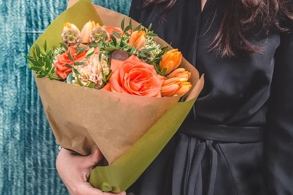 Jasny bukiet na 18. urodziny