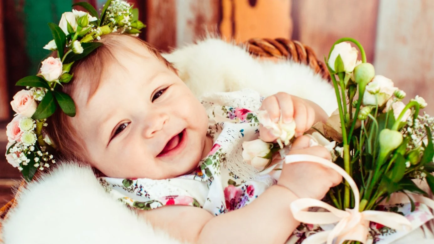 Jak wybrać kwiaty na przyjęcie z okazji narodzin dziecka?