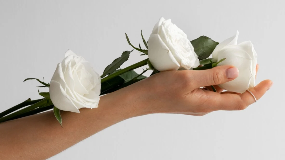 Psychologia róż: jak ten kwiat wpływa na nastrój i relacje