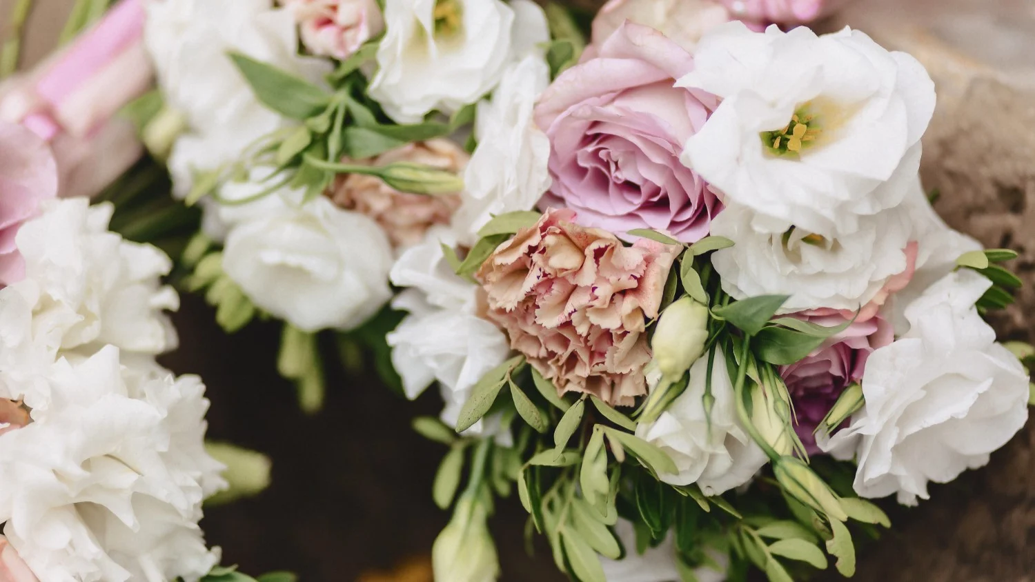 Bukiety z eustomy – idealny wybór na każdą okazję