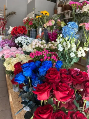 Kwiaciarnia Kwiaty-Bukiety – oferujemy dostawę kwiatów po całej Polsce.