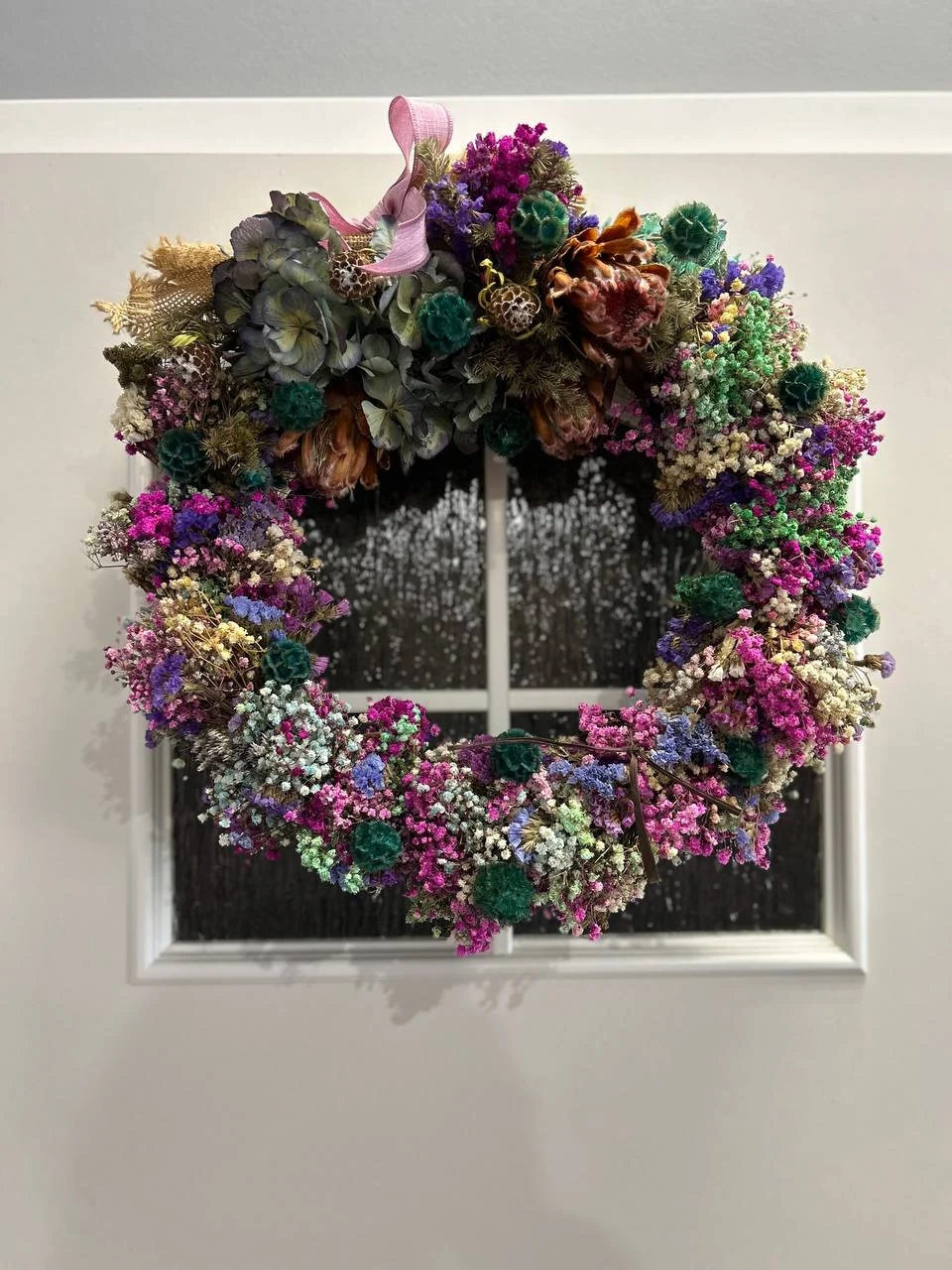 Dekoracja z suszonych kwiatów z gipsówką