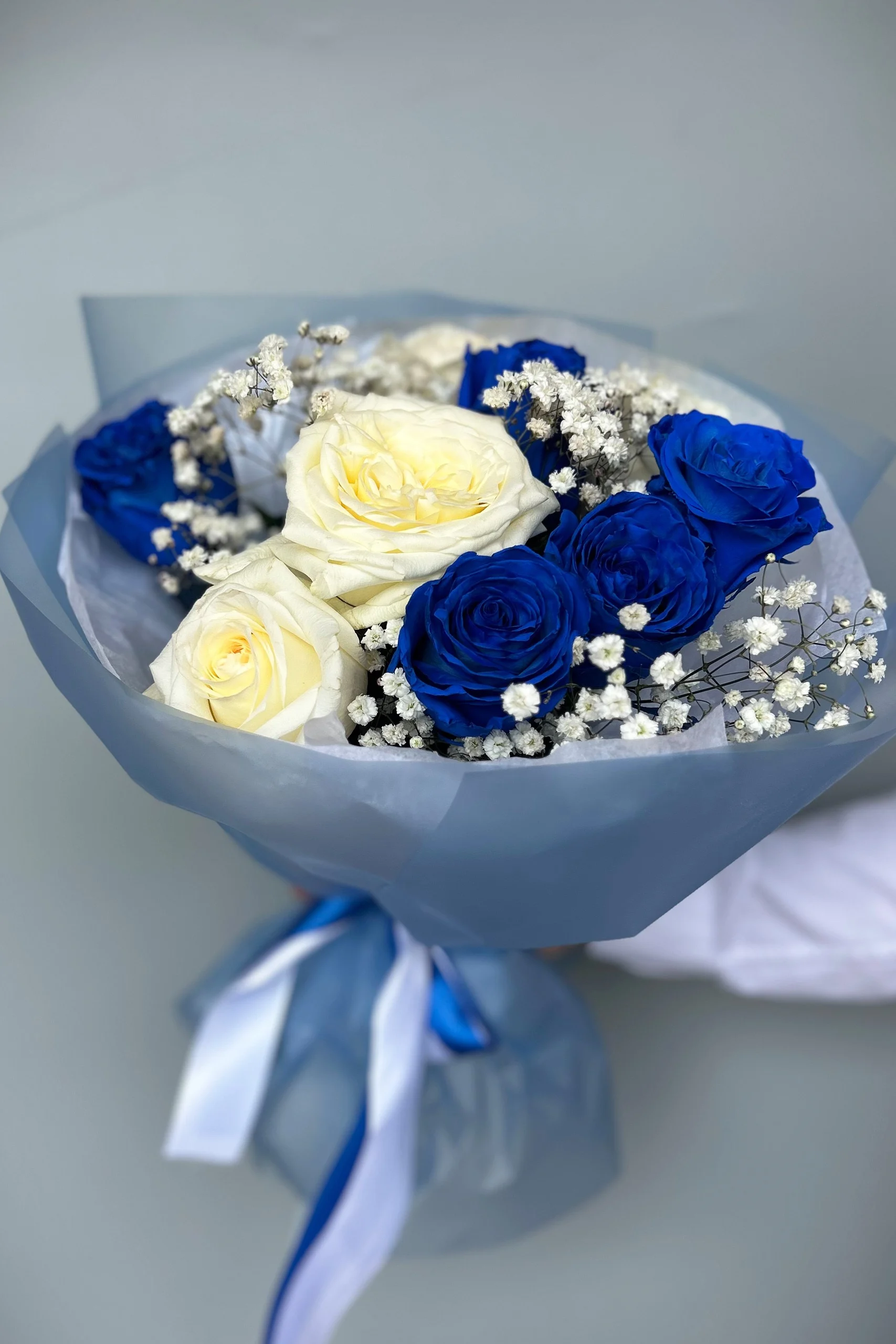 Eleganckie bukiety niebieskie róże z dostawą do domu
