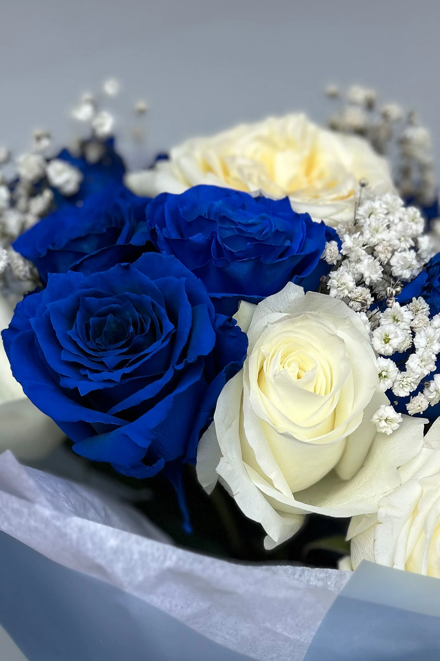 Stylowy bukiet niebieskich róż od internetowej kwiaciarni