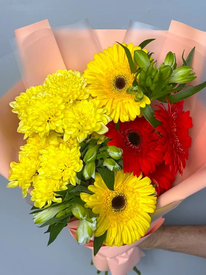 Kolorowy jesienny bukiet z gerber, margaretek i alstremerii