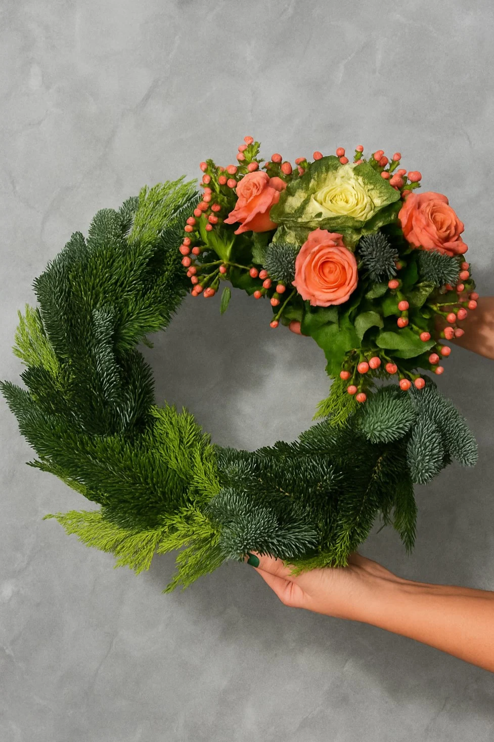 elegancka kompozycja pogrzebowa z różami i hiperikum