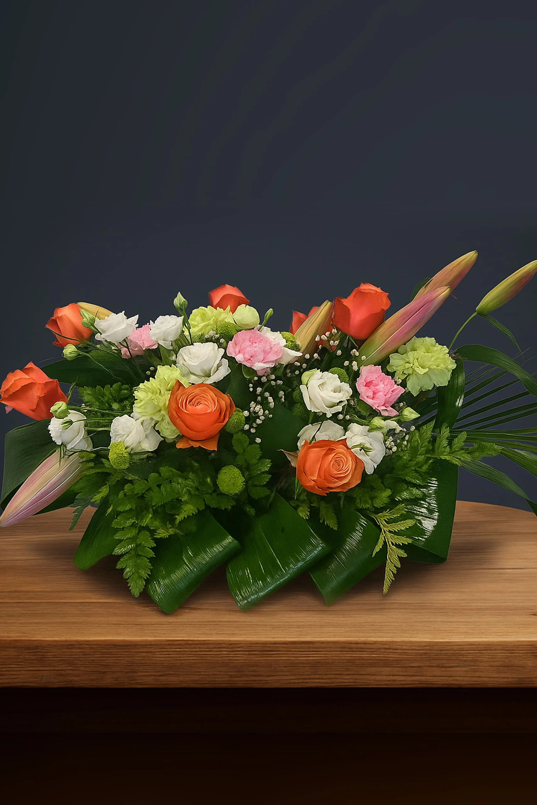 Wiązanka pogrzebowa z różowych i białych kwiatów