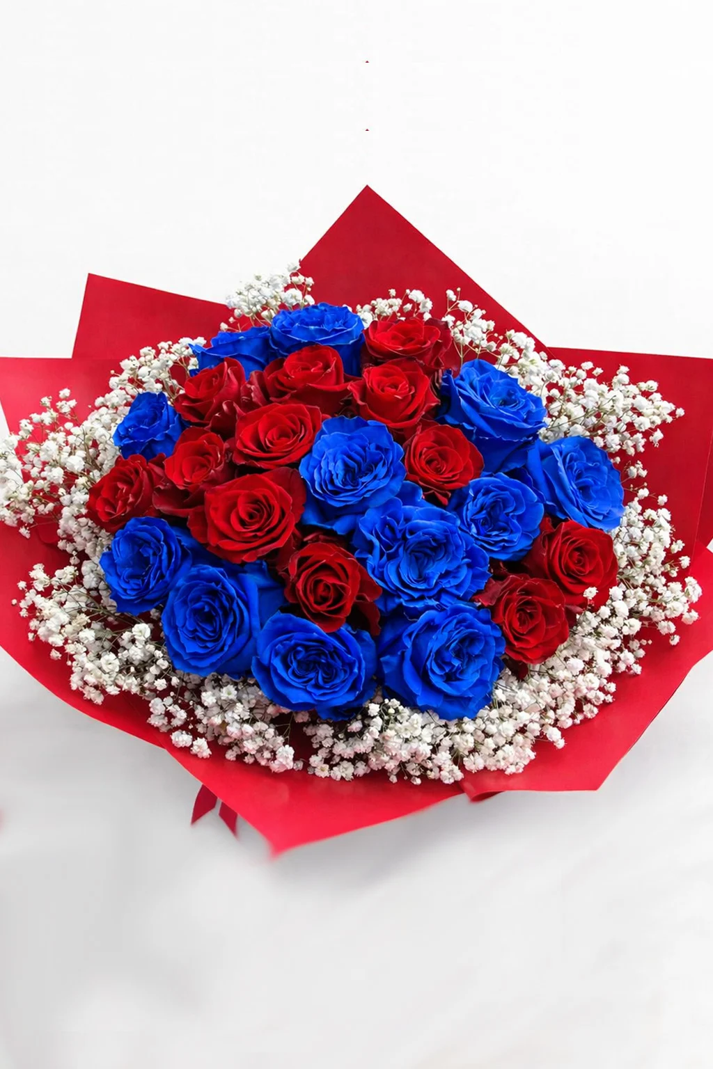 Bukiet „Ogień i Lód” z czerwonych i niebieskich róż z gipsówką