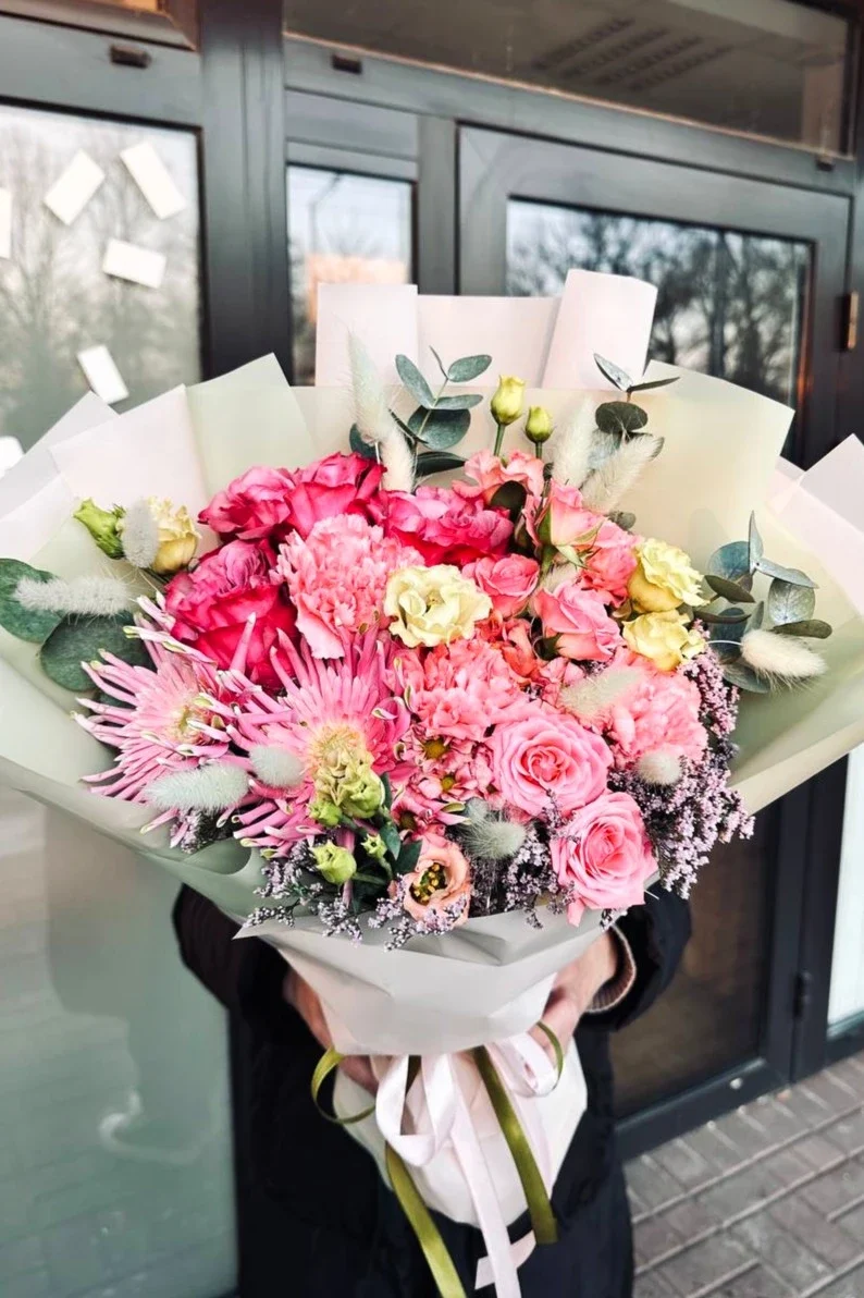 Bukiet mieszany w różowych tonach