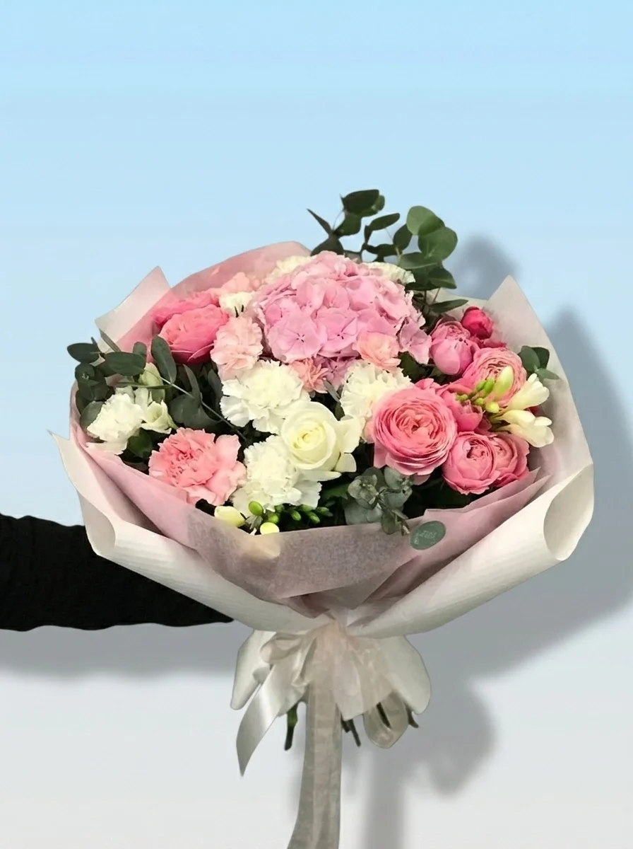 Luksusowy bukiet z hortensjami i różami na 8 marca