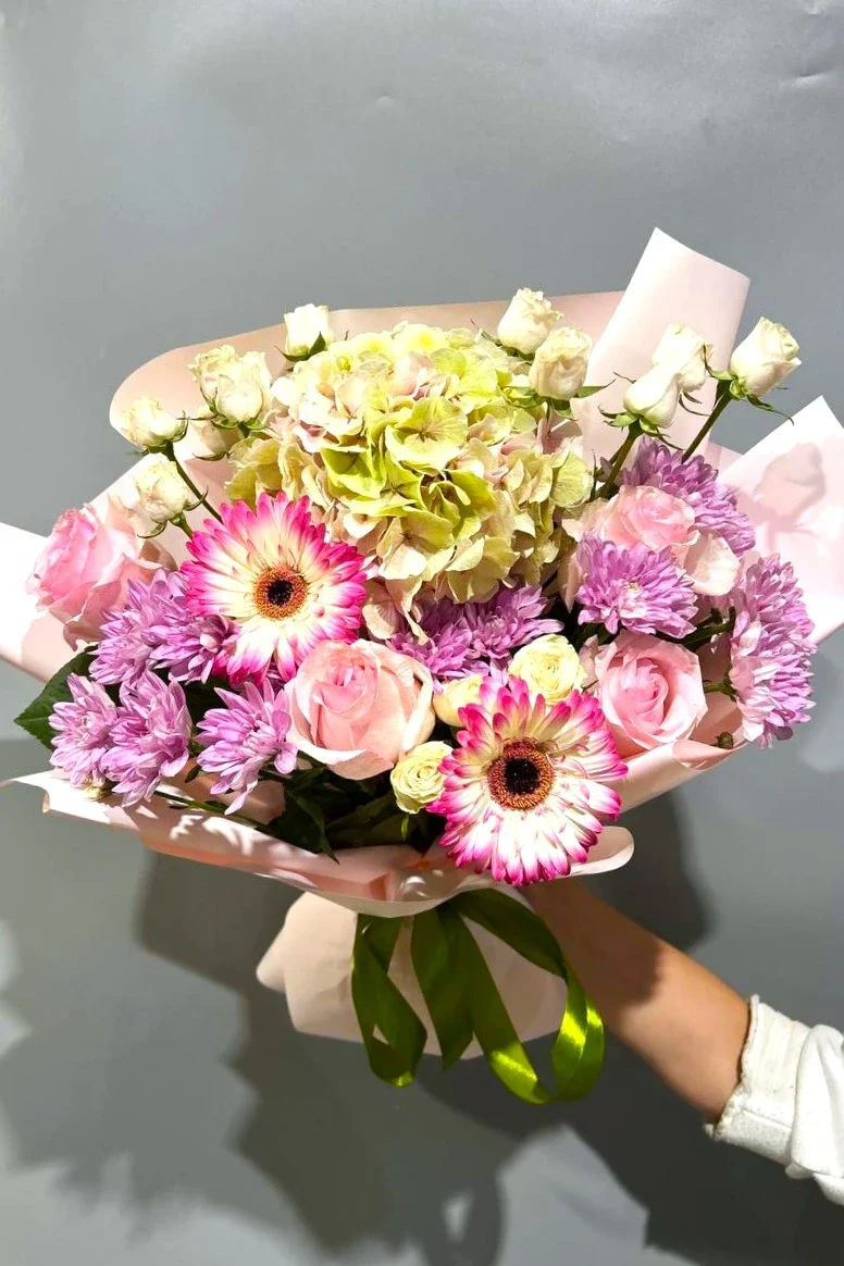 Różowe Marzenia – mieszany bukiet z różami